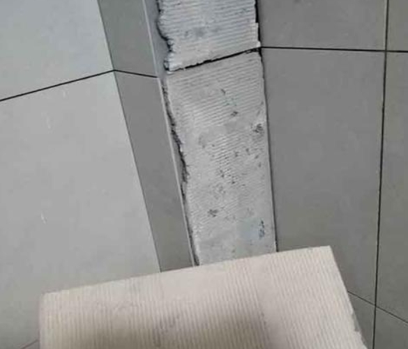 繁昌瓷砖空鼓维修公司分享下厨房瓷砖脱落的补救措施。